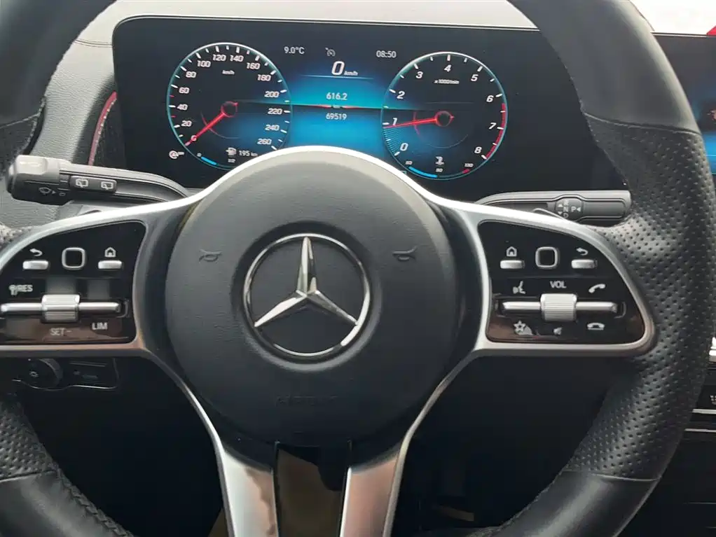 MERCEDES-BENZ GLB