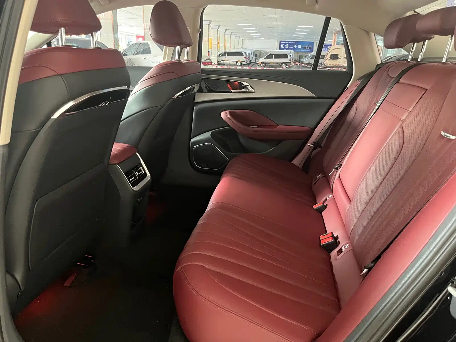 Фото 5 - Hongqi H5