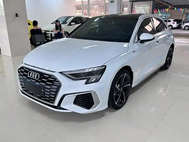 Audi A3 Sportback 35 TFSI, Стиль Спорт