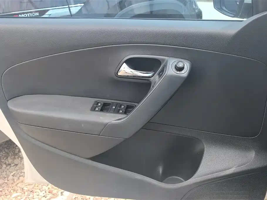 Volkswagen Polo 2014 1.6L Automatic 30th Anniversary Edition фото 7