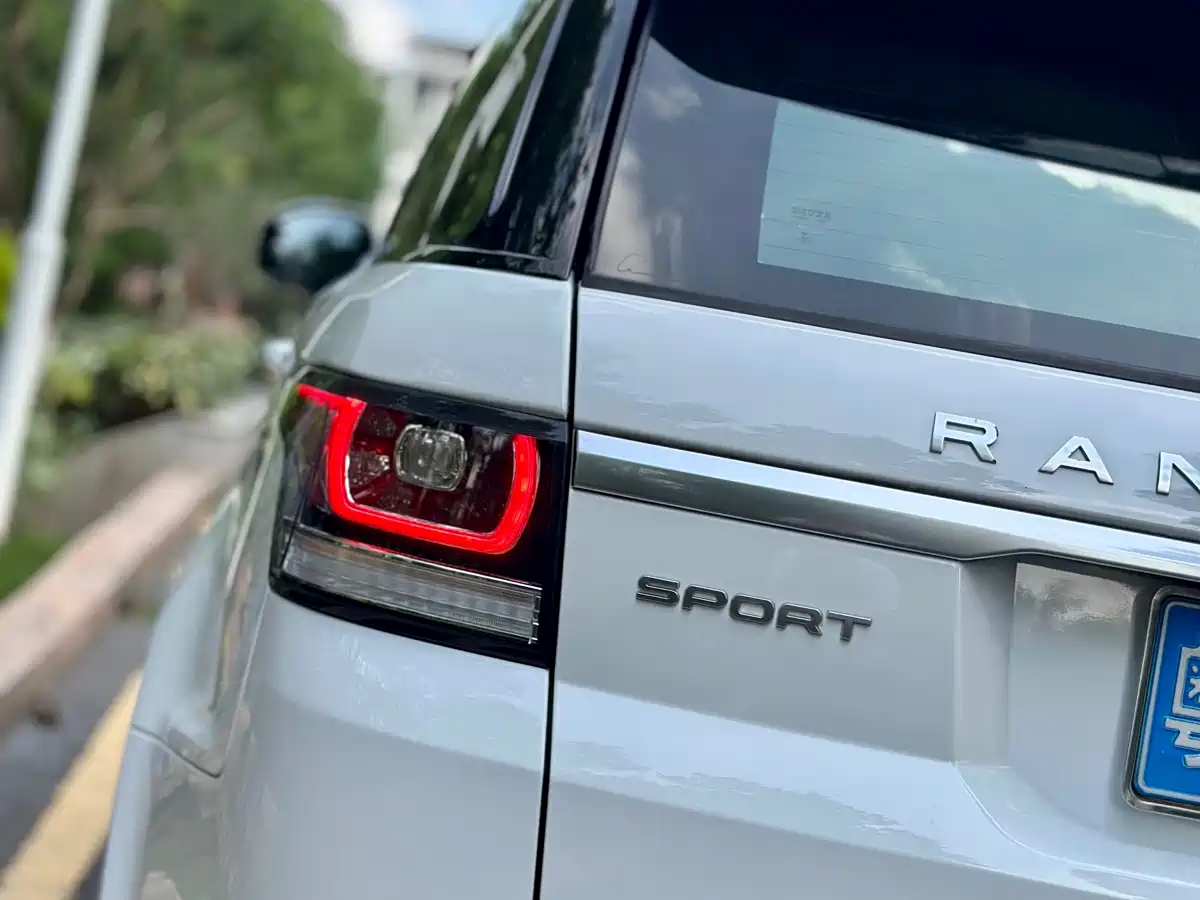 Land Rover Range Rover Sport 2016 Model 3.0 SDV6 HSE DYNAMIC фото 13