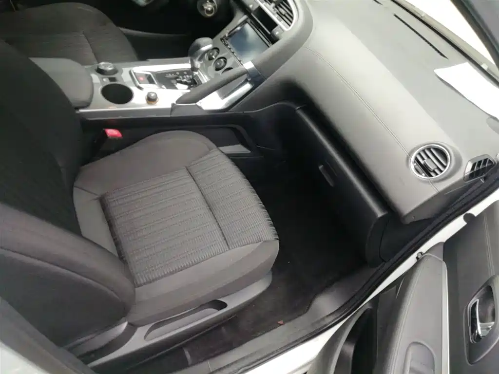 Peugeot 3008 2016 1.6THP Automatic Standard Edition фото 25
