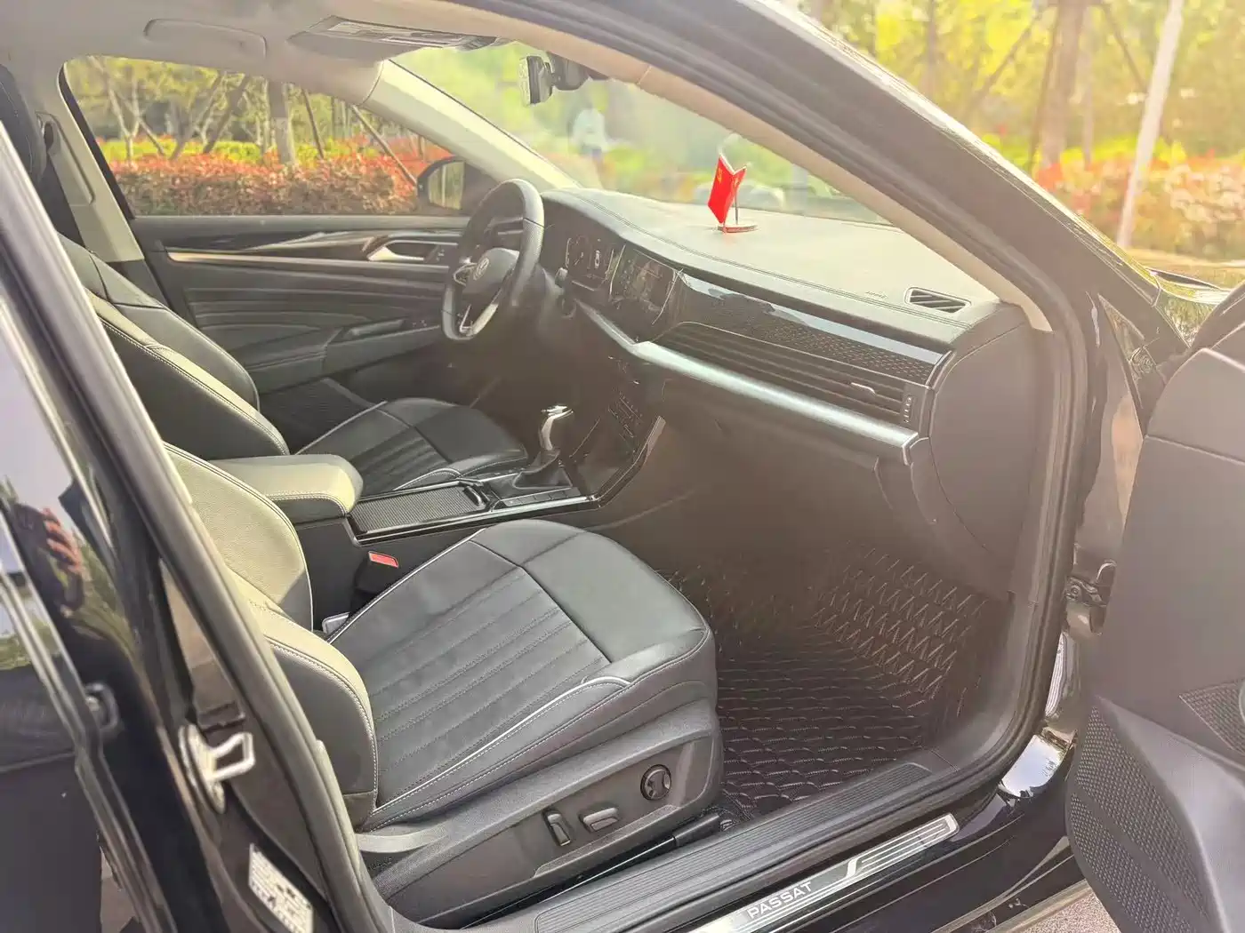 Volkswagen Passat 2023 330TSI Starlight Elite Edition фото 7