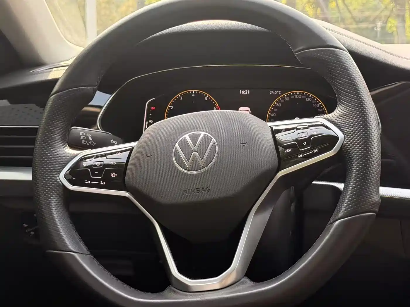 Volkswagen Passat 2023 330TSI Starlight Elite Edition фото 23