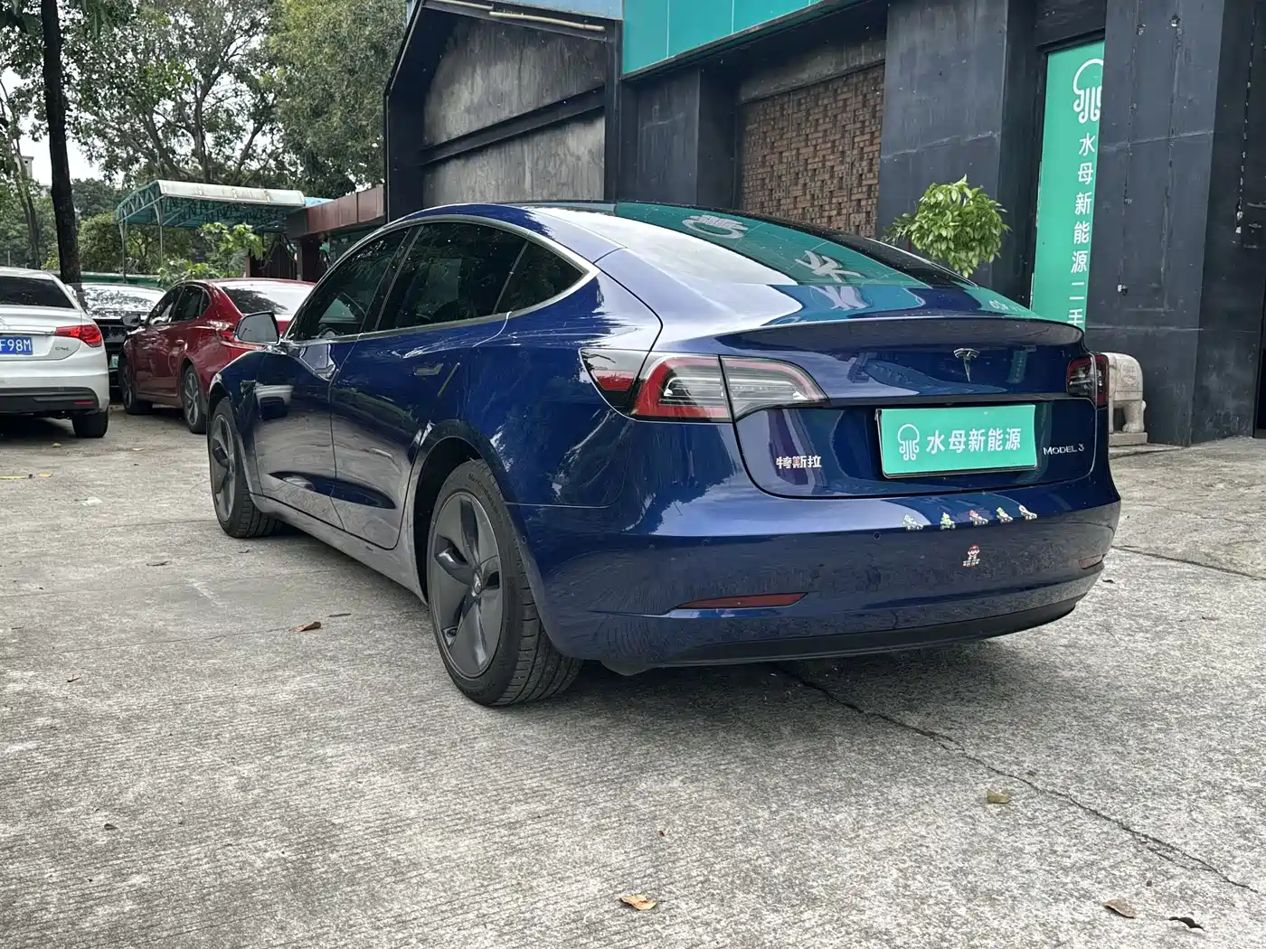 TESLA MODEL 3