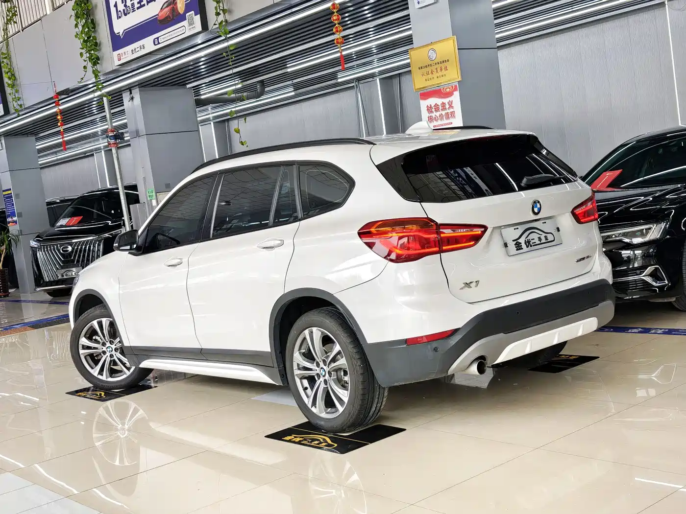 BMW X1 2018 sDrive18Li Premium Model фото 3
