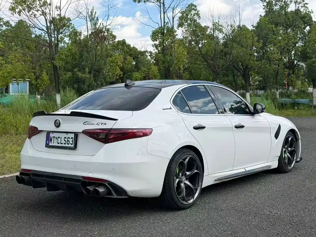 Alfa Romeo Giulia 2017 2017 2.0T 200HP Luxury Edition