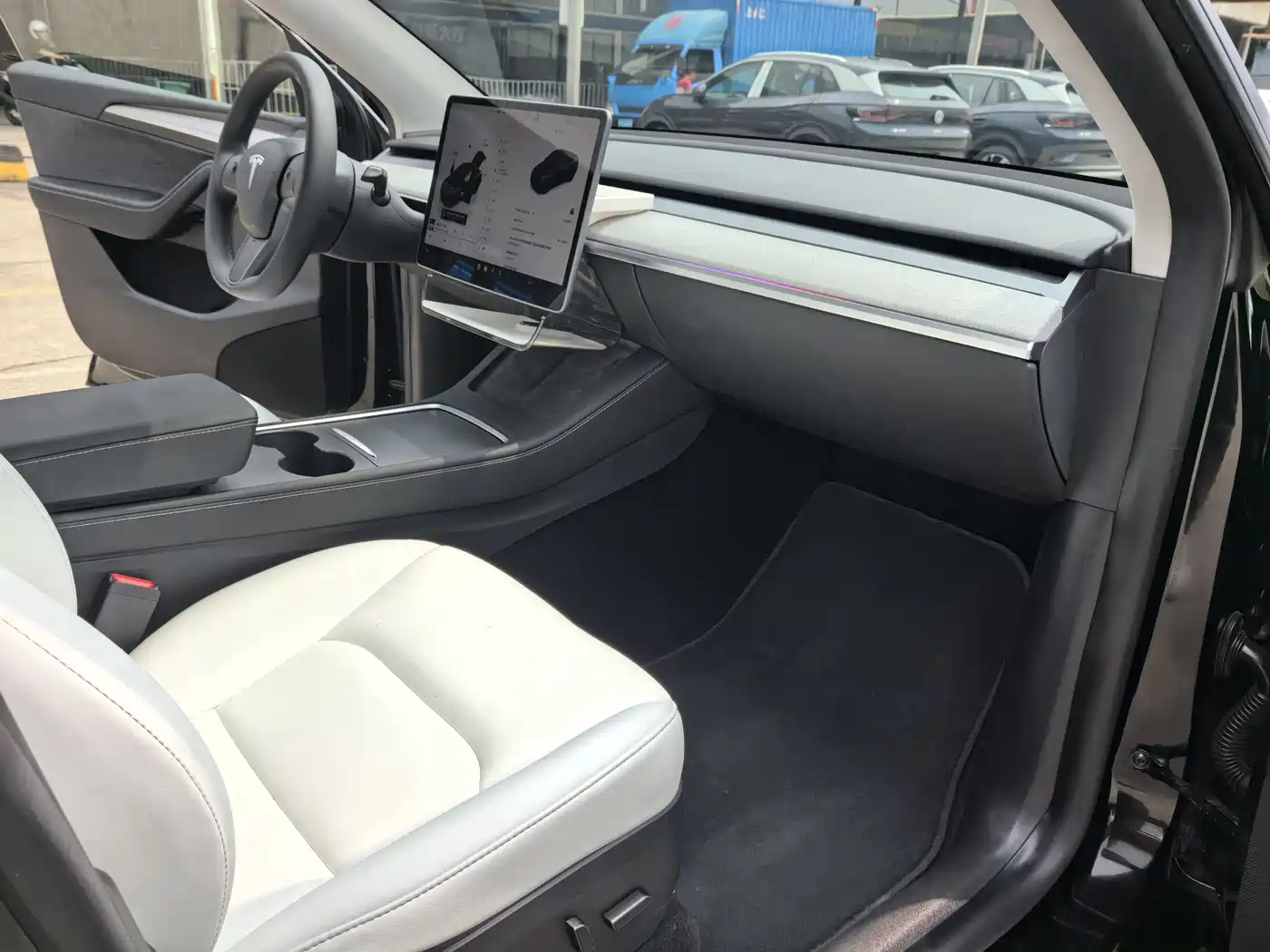 TESLA MODEL Y