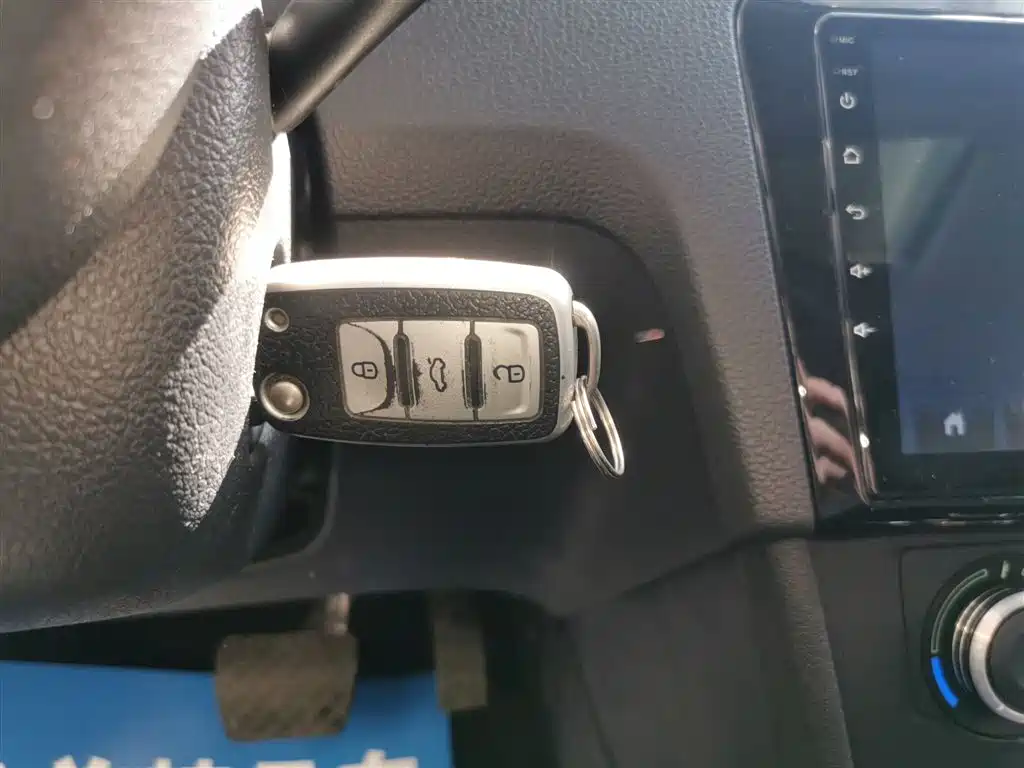 Škoda Rapid 2018 1.6L Automatic Comfort Edition фото 17