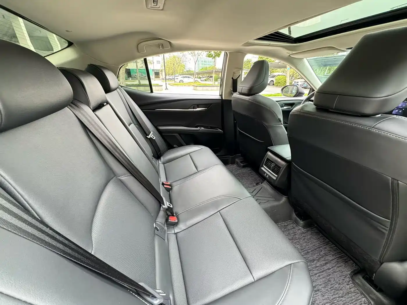 Toyota Camry 2024 2.0GVP Luxury Edition фото 9