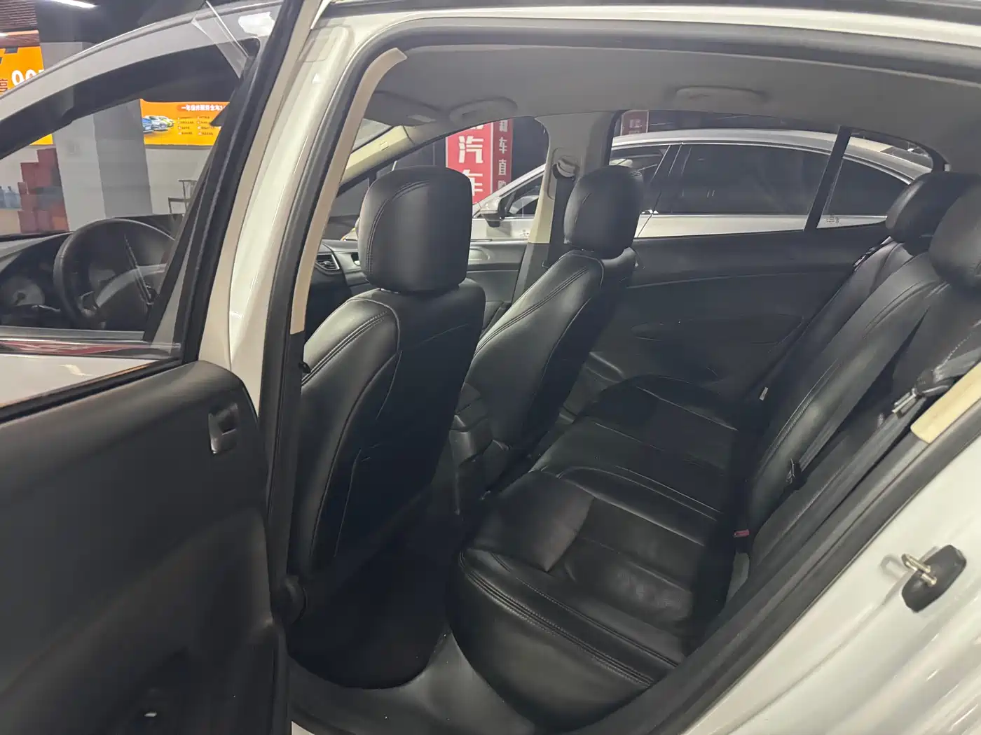 Peugeot 308 2014 Model Joy Edition Classic 1.6L Manual Superior Style фото 5