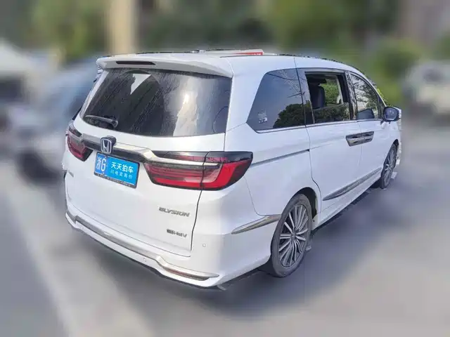 Honda Elysion 2024 2.0L e:HEV Luxury Edition — фото 5