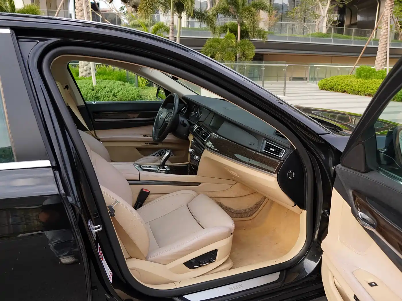 BMW 7 Series 2009 730Li Luxury фото 14