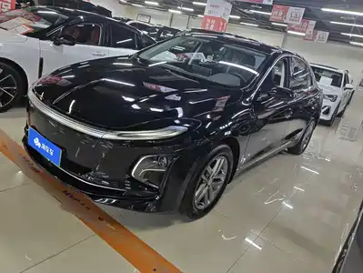 Hongqi E-QM5