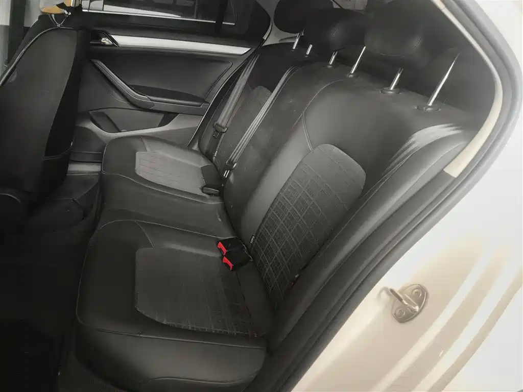 Volkswagen Jetta 2017 1.5L Manual Comfort фото 13