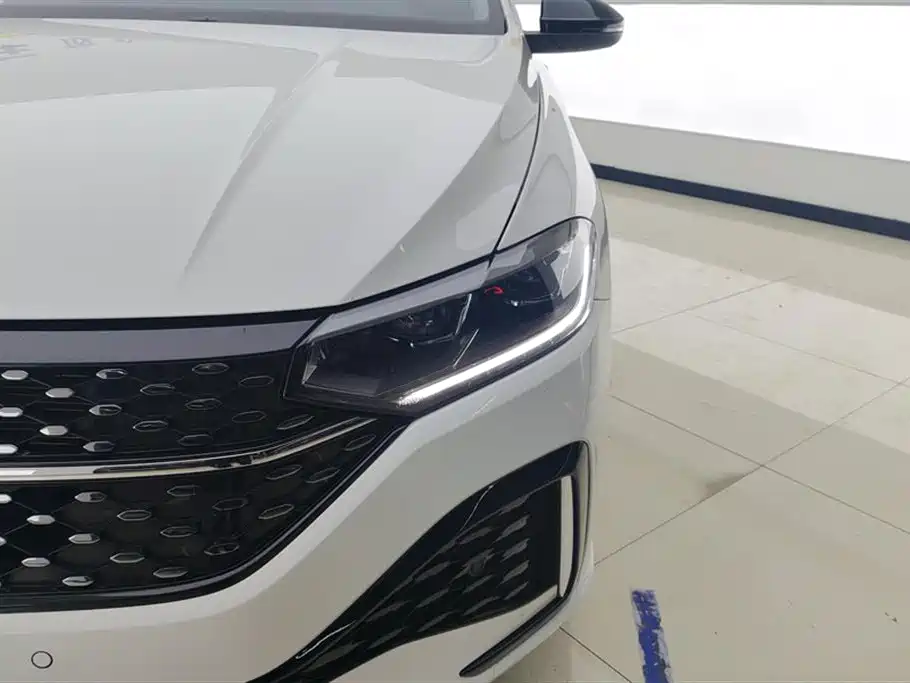 Volkswagen Lavida 2023 Model 300TSI DSG Starlight Leading Edition фото 5