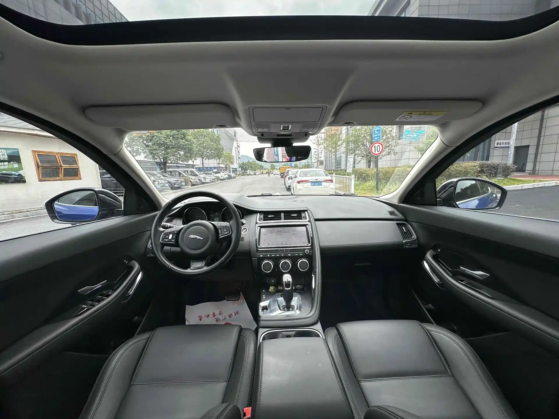 Фото 13 - Jaguar E-PACE