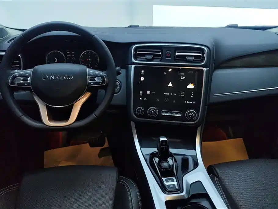 Lynk & Co 01 2017 2.0T 2WD Pro Version фото 12