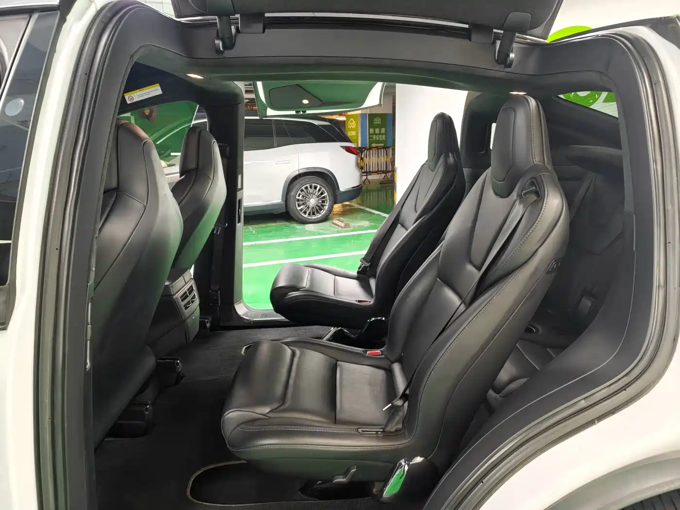 Фото 10 - Tesla Model X