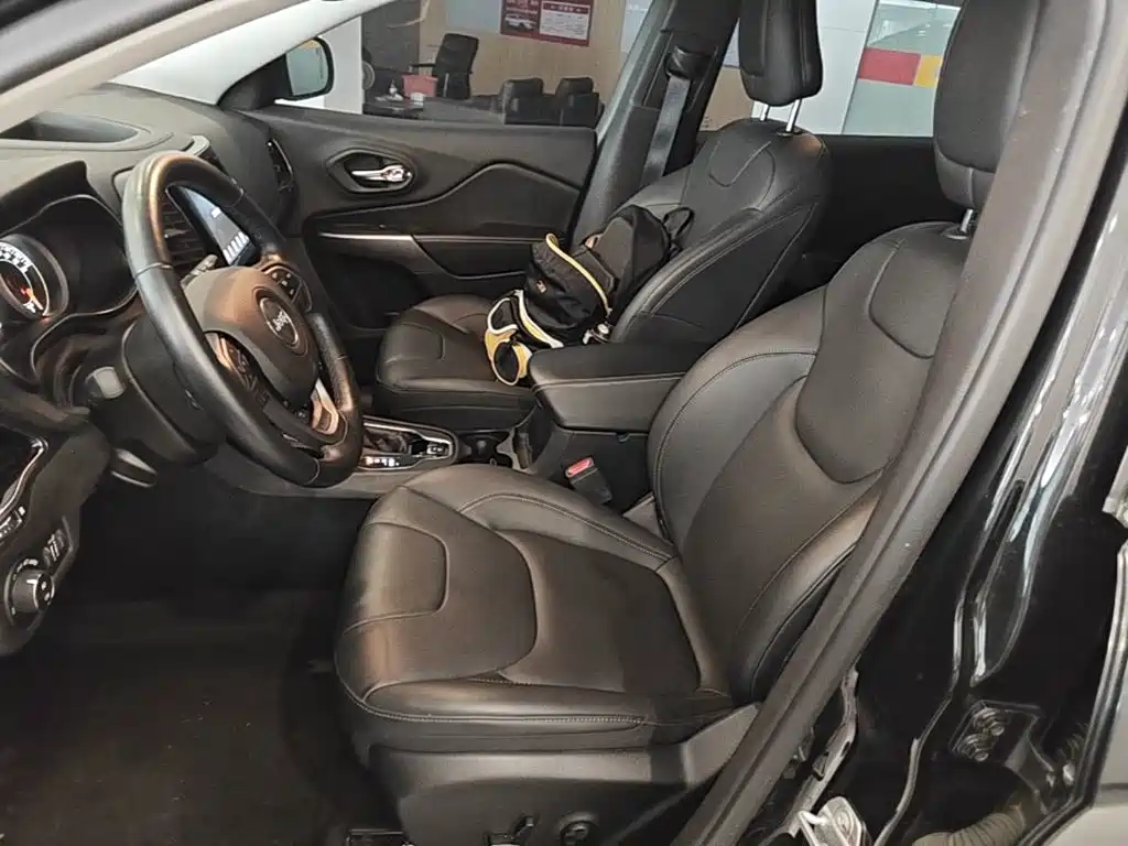 Jeep Cherokee 2021 2020 2.0T 2WD Leading Edition