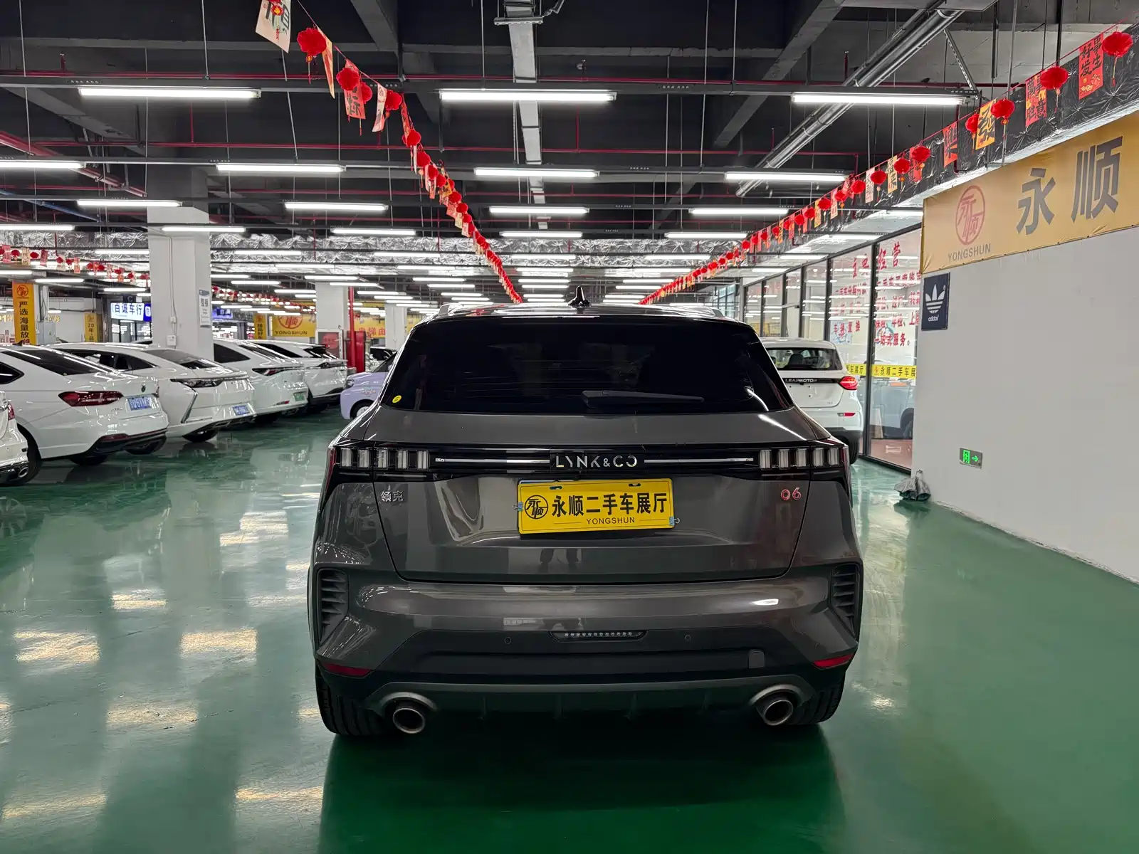 Фото 8 - Lynk & Co 06