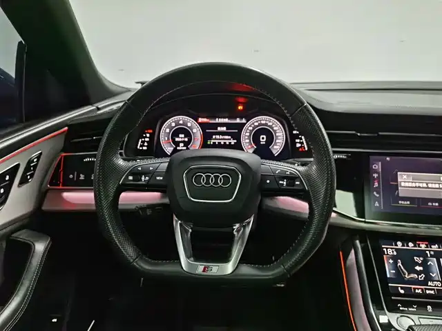 Фото 9 - Audi Q8