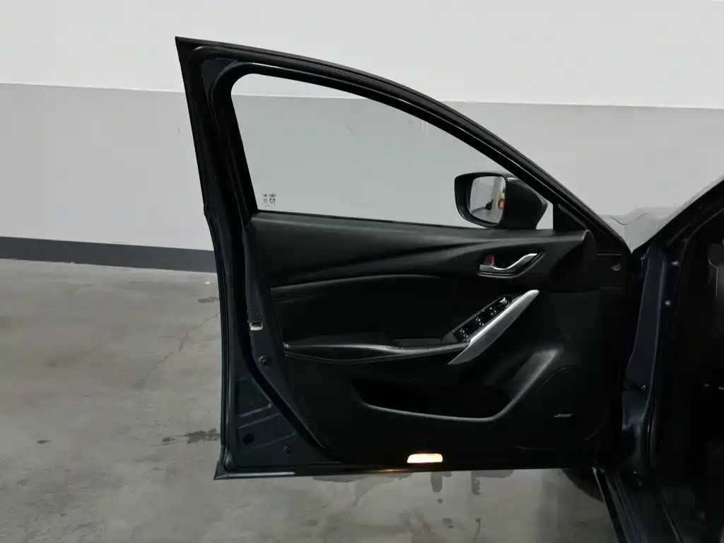 Photo 8 - Mazda Atenza