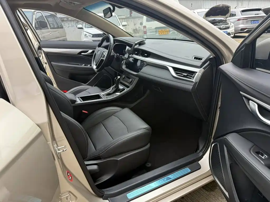 Фото 13 - Geely Emgrand