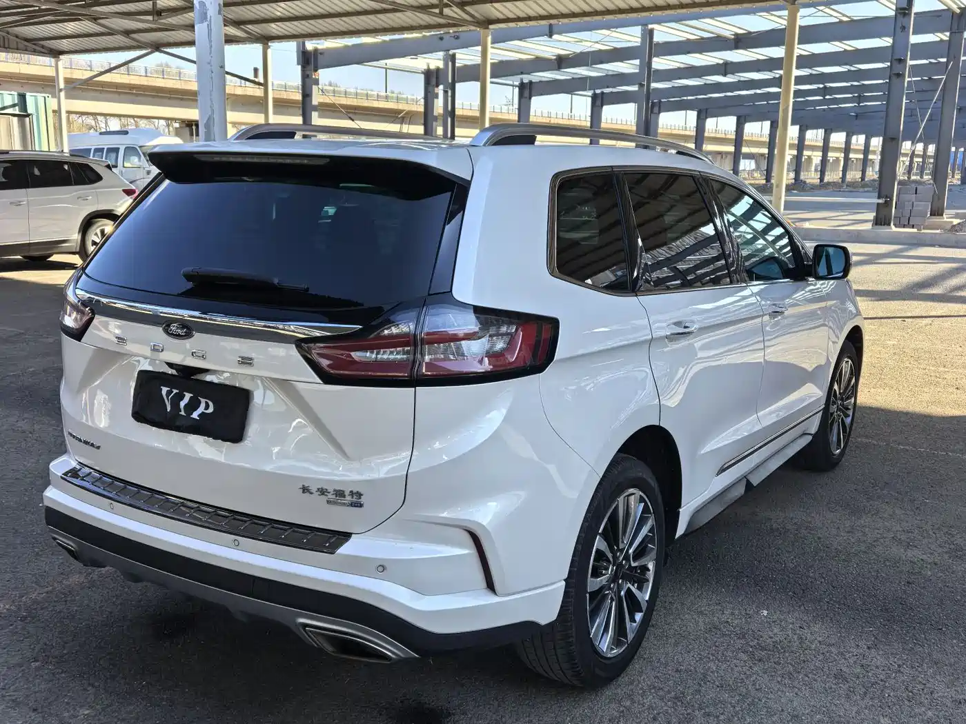 Фото 9 - Ford Edge
