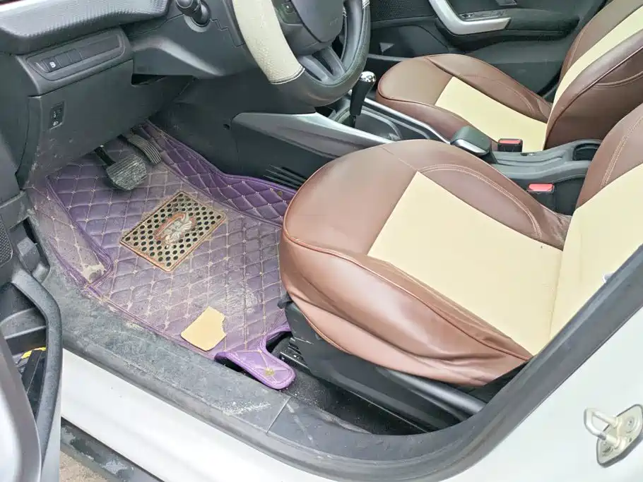 Photo 9 - Peugeot 2008