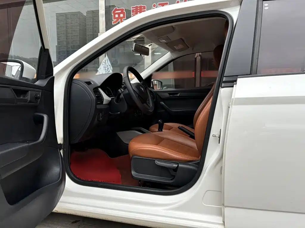 Škoda Fabia 2017 1.4L Manual Car Enjoy Edition фото 15