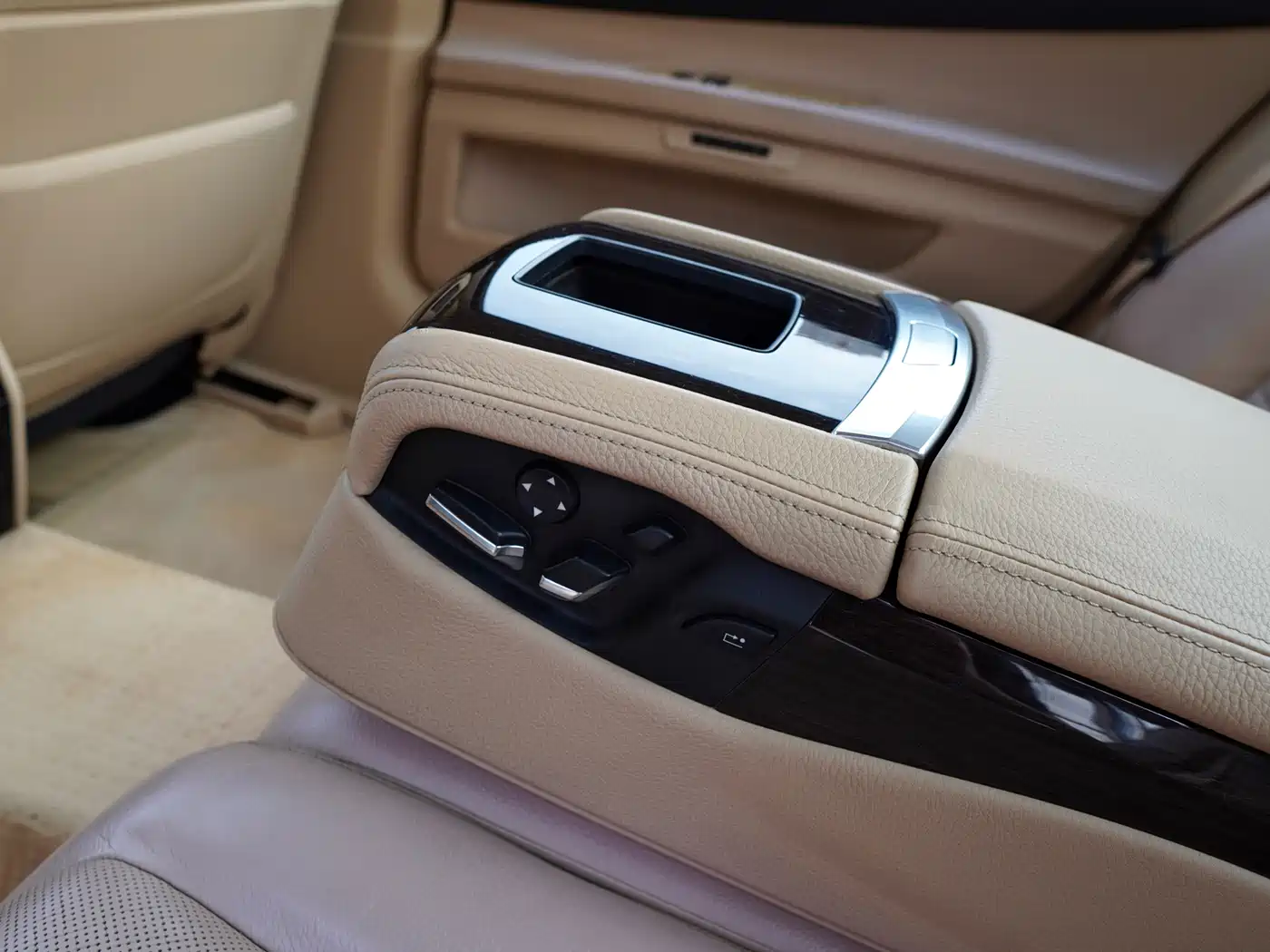 BMW 7 Series 2009 730Li Luxury фото 24