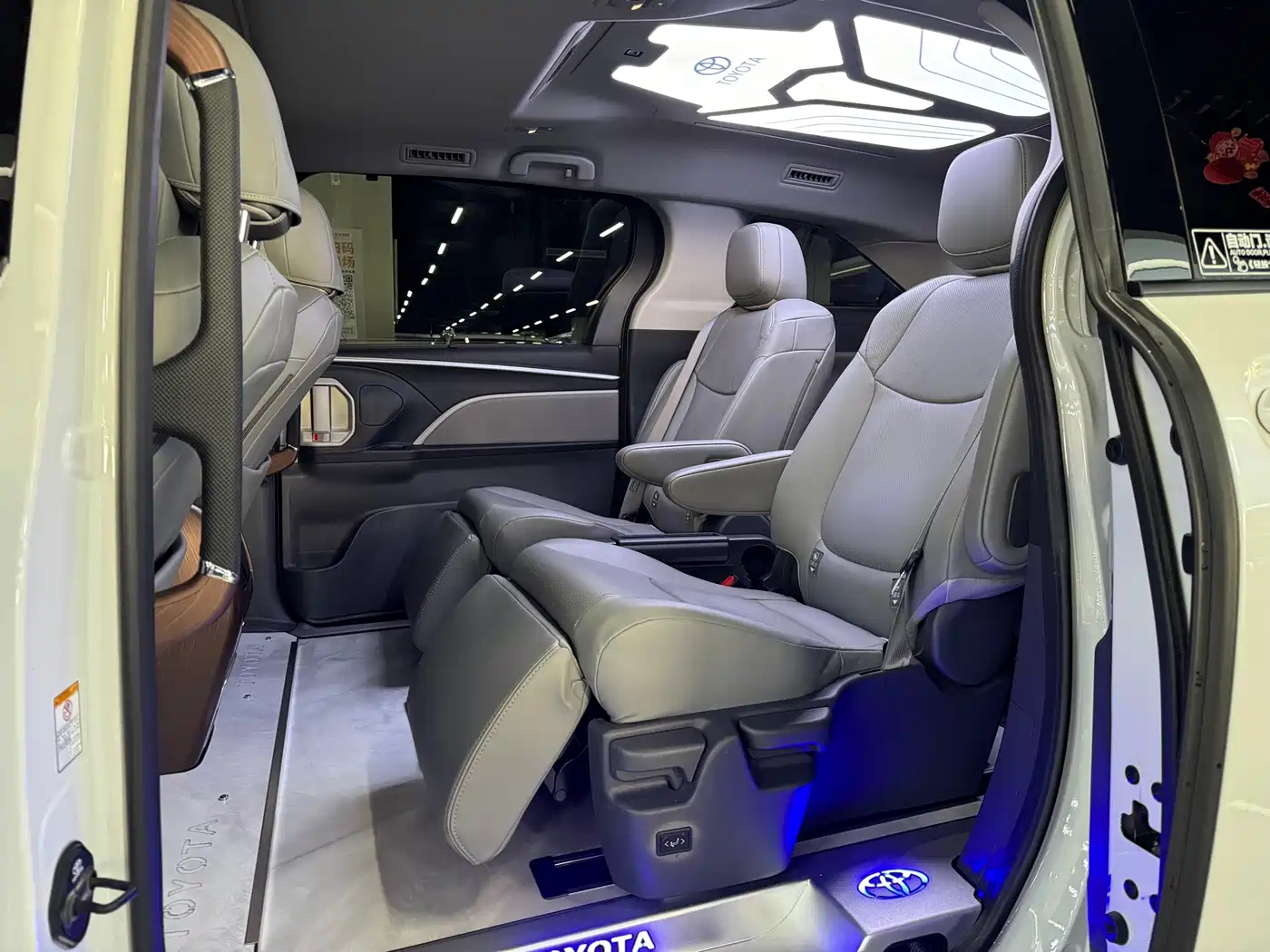 Toyota Sienna 2025 2024 2.5L Hybrid Luxury Edition