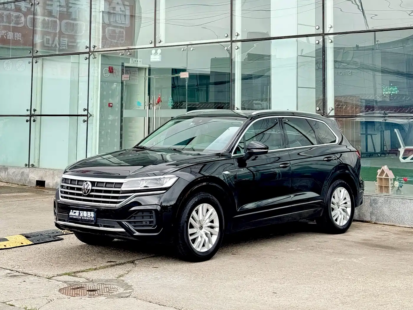 Volkswagen Touareg 2024 2023 2.0TSI R-Line Edition