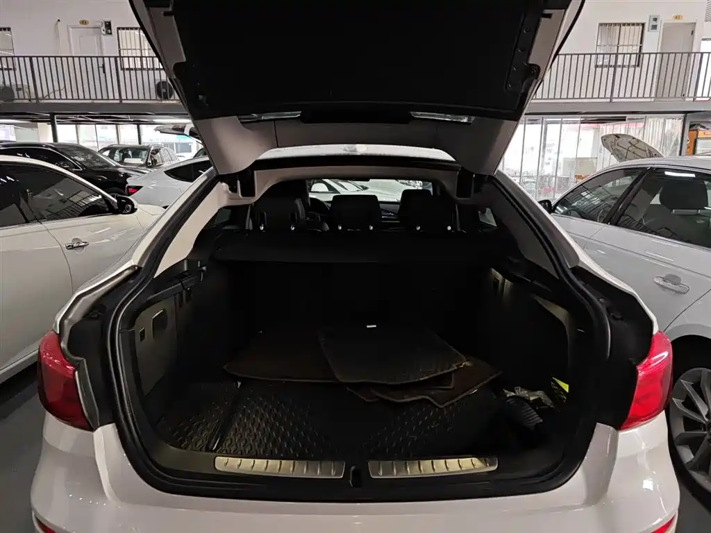 BMW 3 Series GT 2018 320i Fashion фото 19