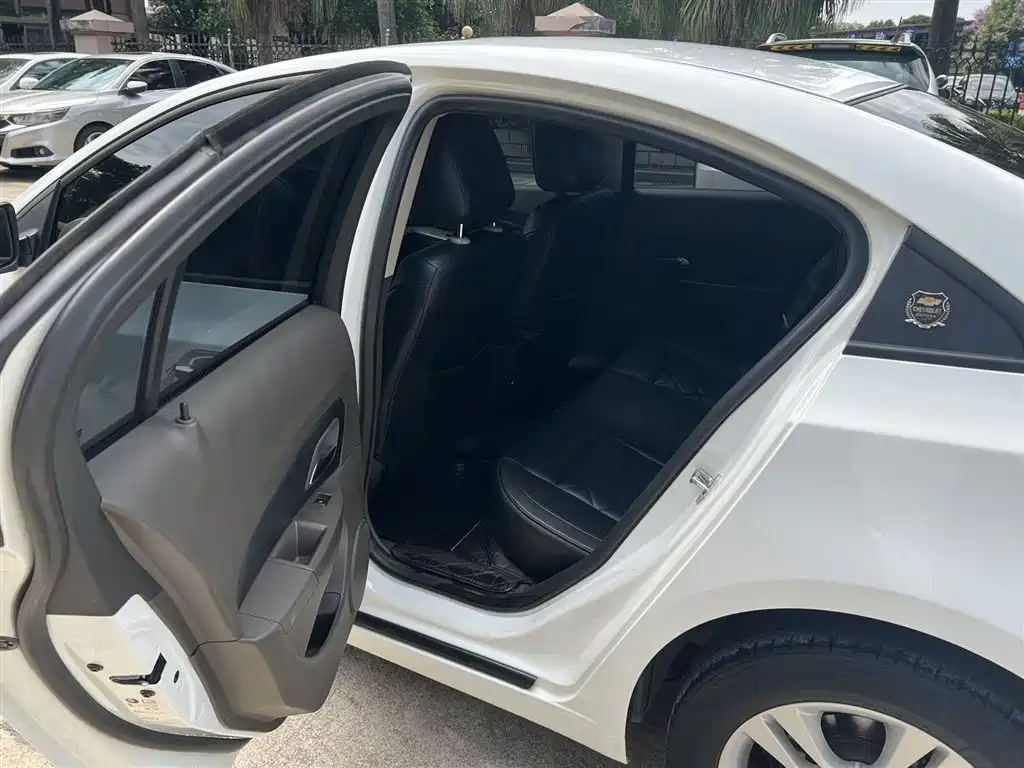 Chevrolet Cruze 2015 1.5L Classic SE AT фото 6
