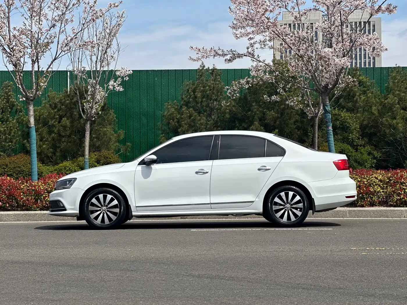 Volkswagen Sagitar 2018 1.6L Automatic Comfort фото 3