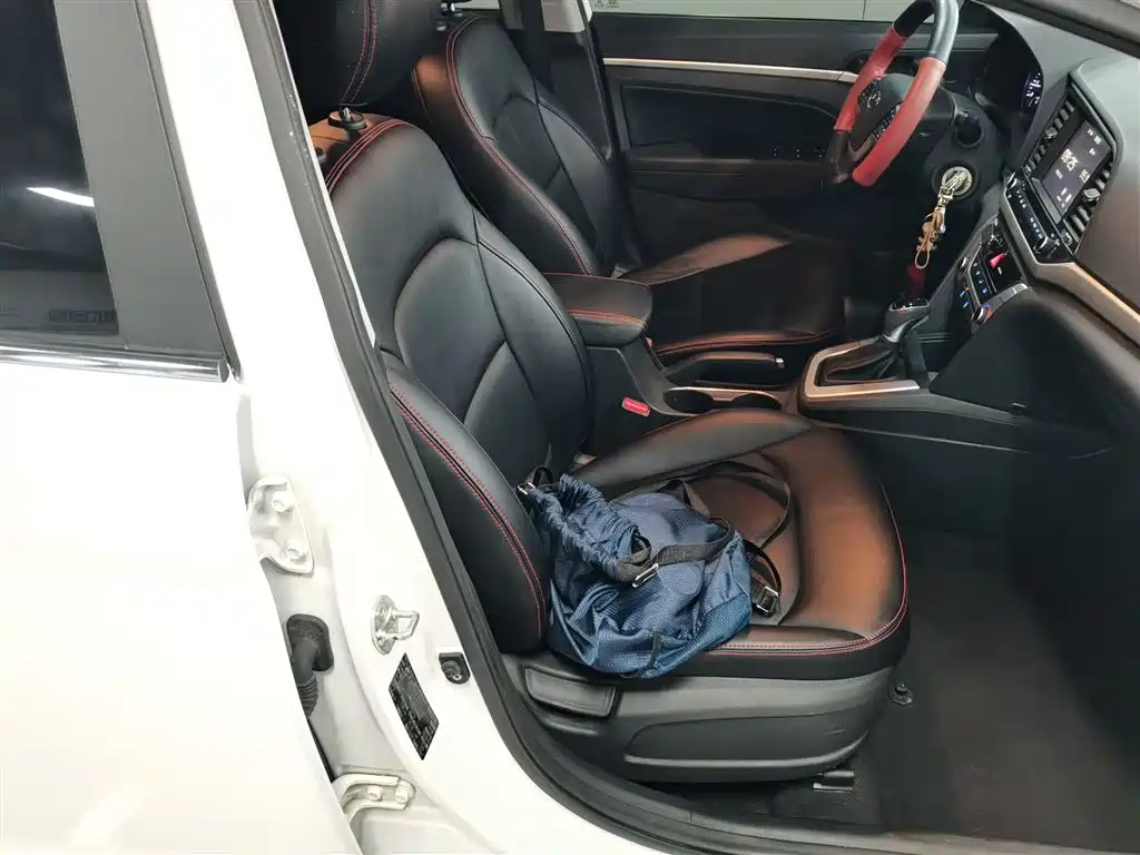 Hyundai Elantra 2016 Model 1.6L Automatic Smart Elite фото 25