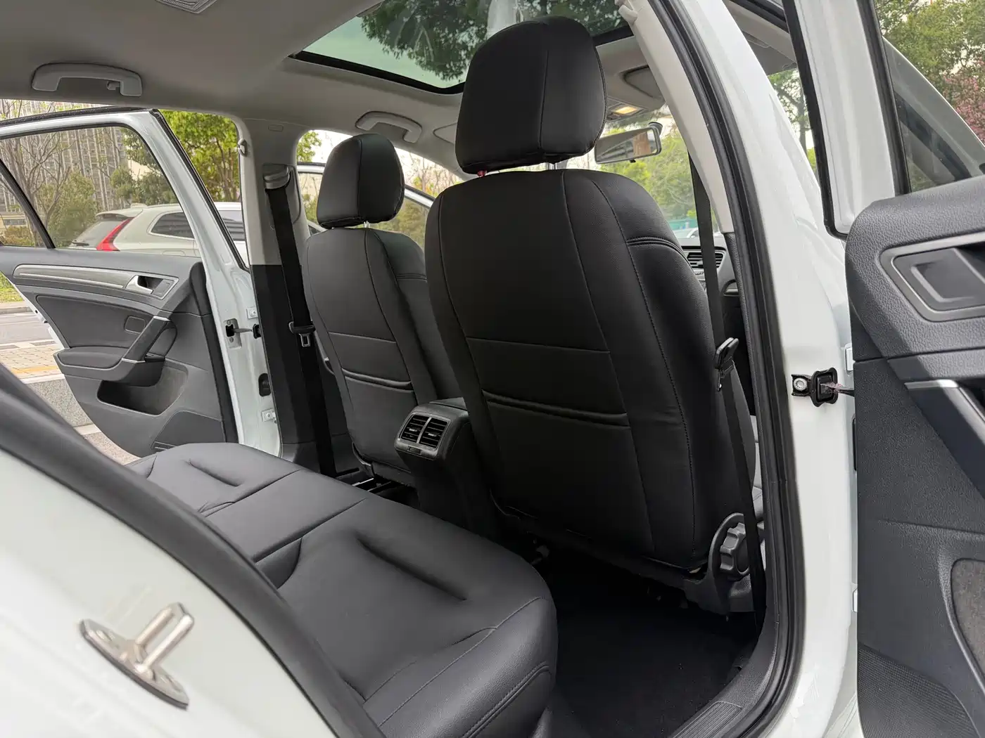Volkswagen Golf 2016 230TSI Automatic Comfort фото 9