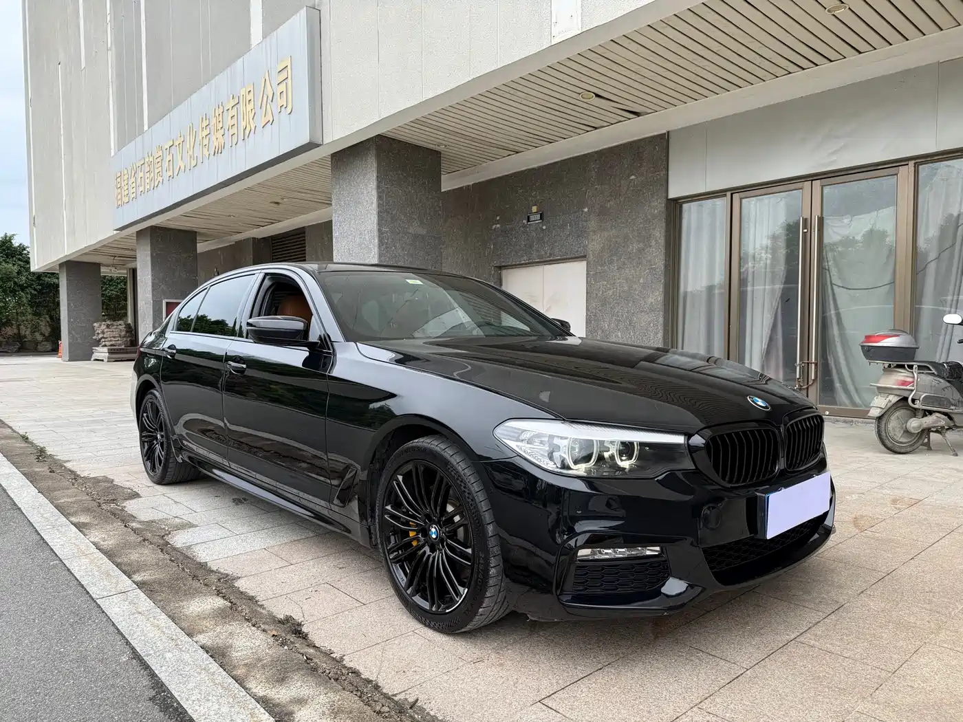 BMW 5 Series 2018 530Li Leading M Sport Package фото 3