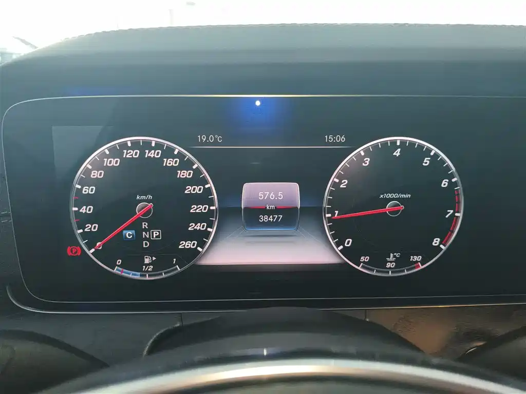 Mercedes-Benz E-Class 2018 E 200 L Sport фото 12