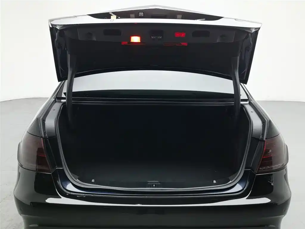 Mercedes-Benz E-Class 2015 E 260 L Sport Fashion фото 16