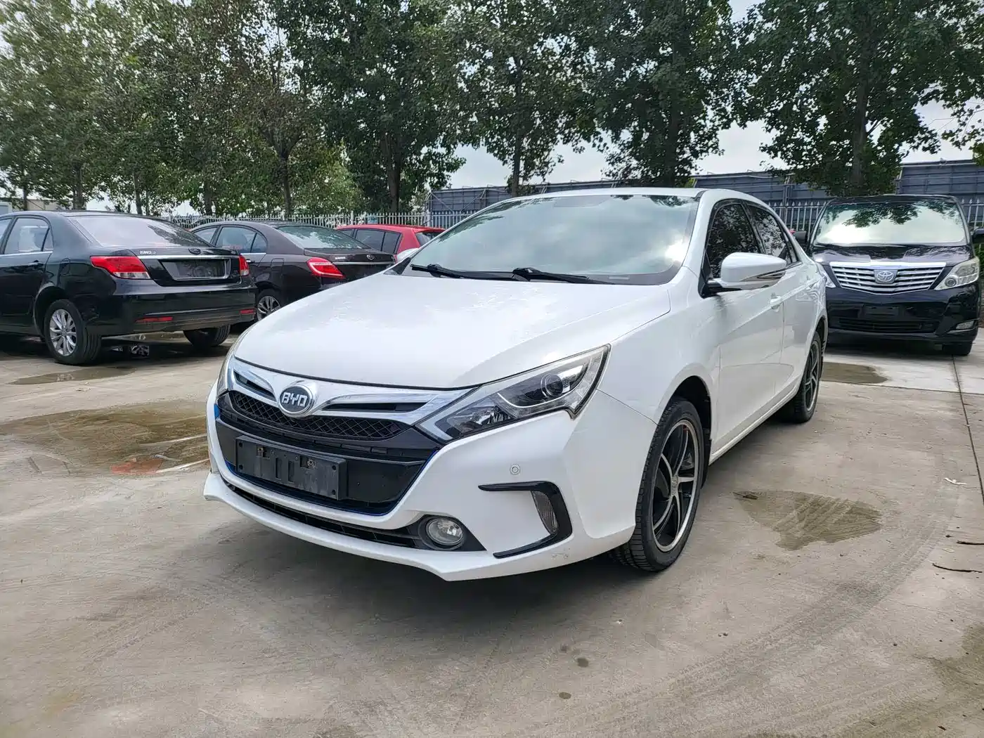 BYD Qin New Energy 2015 2014 1.5T Cool Black Knight Flagship