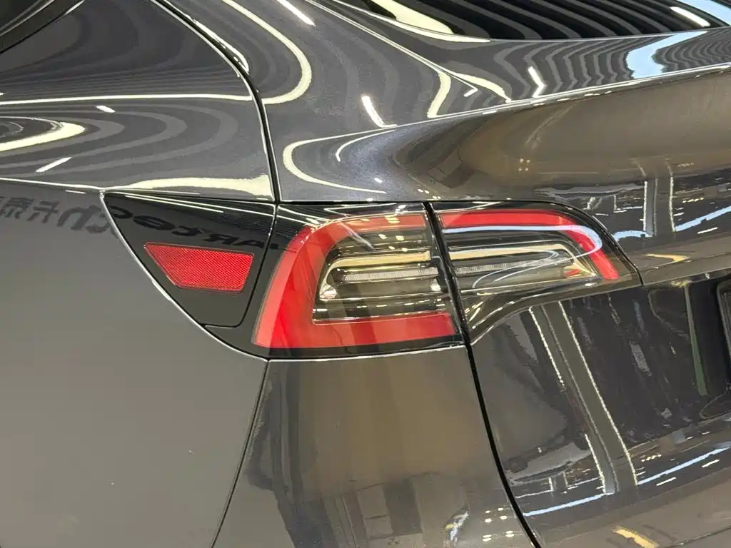 Фото 9 - Tesla Model Y