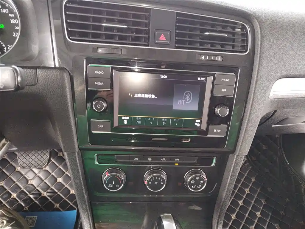 Volkswagen Golf 2018 1.6L Automatic Comfort фото 13