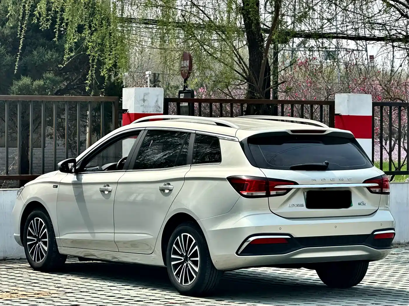ROEWE EI5