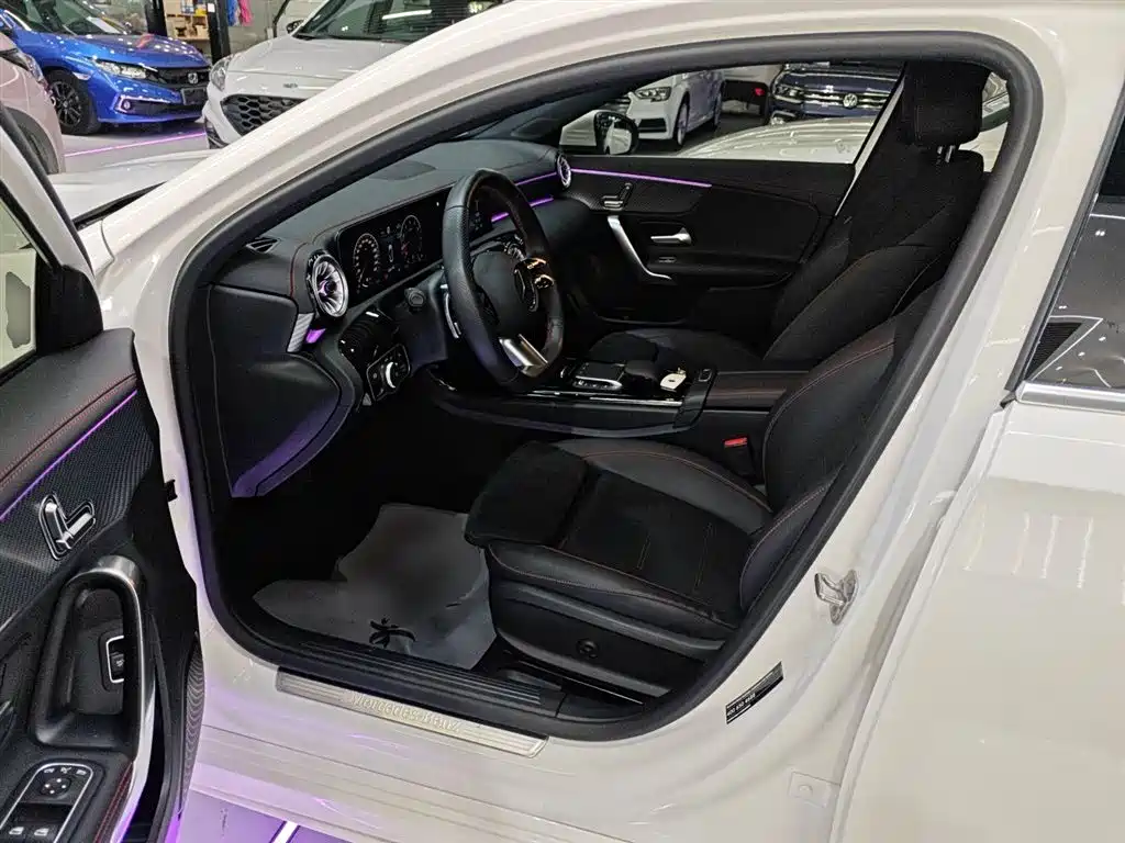 Mercedes-Benz A-Class 2024 A 200 L Fashion Edition фото 15