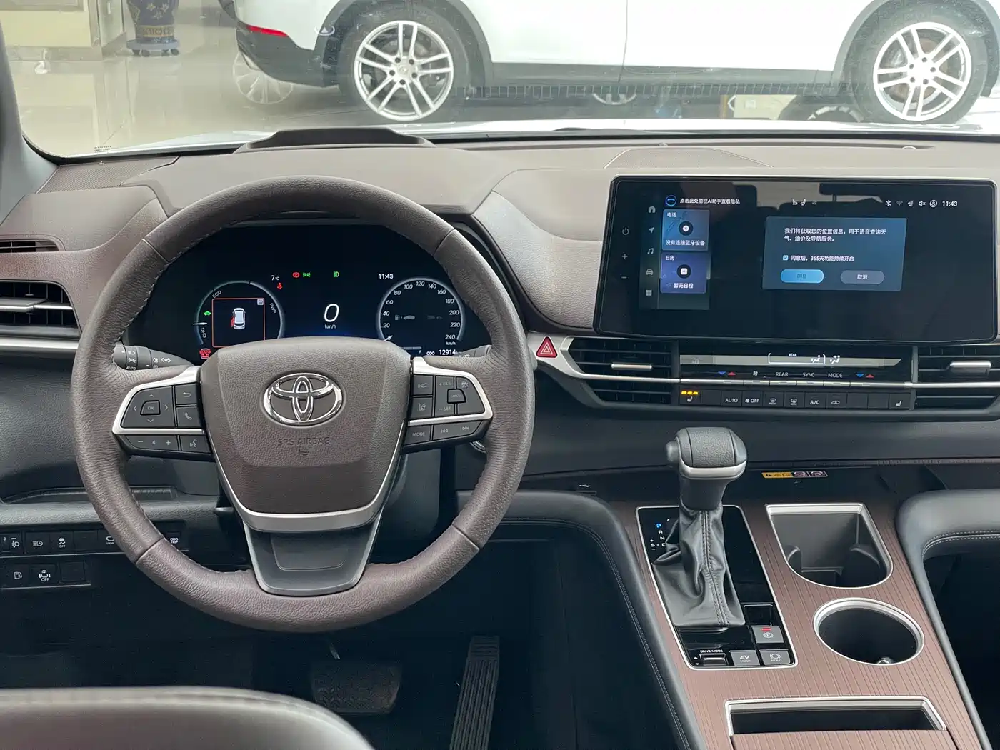 Toyota Granvia 2024 2.5L Hybrid Premium PLUS 4WD Edition фото 22