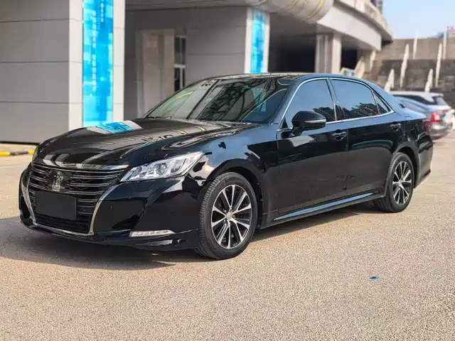 Toyota Crown 2018 2.0T Fashion Edition — фото 1