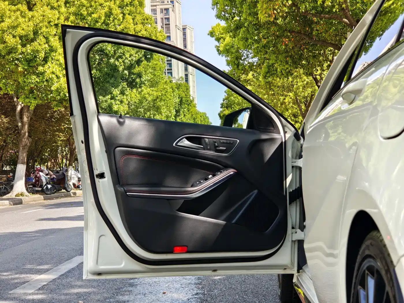 Mercedes-Benz A-Class AMG (Import) 2014 AMG A 45 4MATIC фото 13
